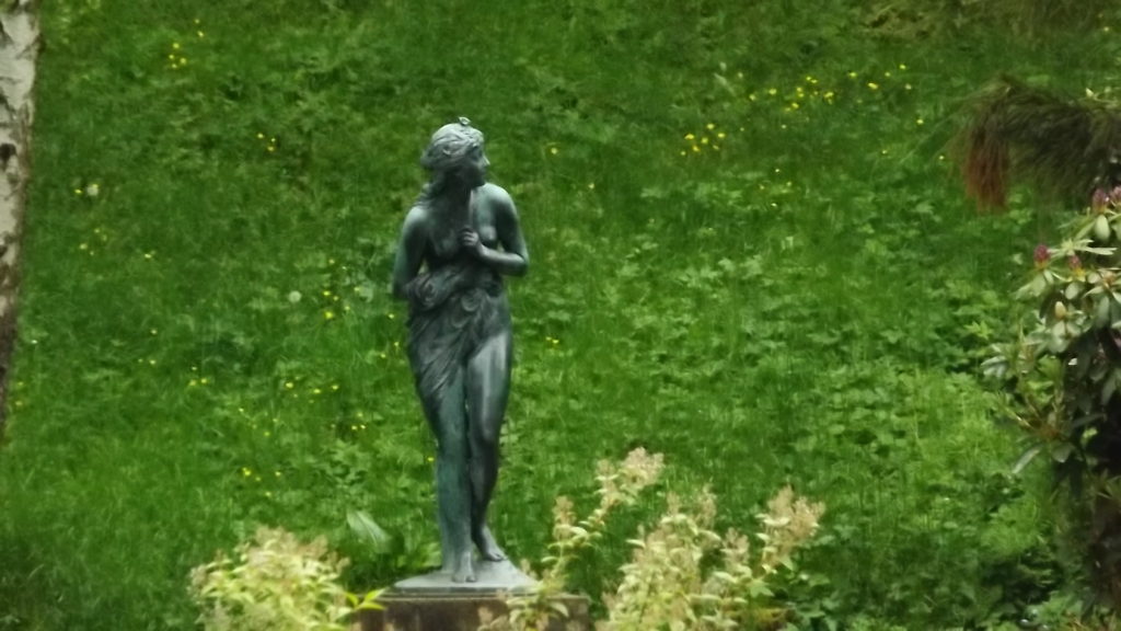 Lady im Garten